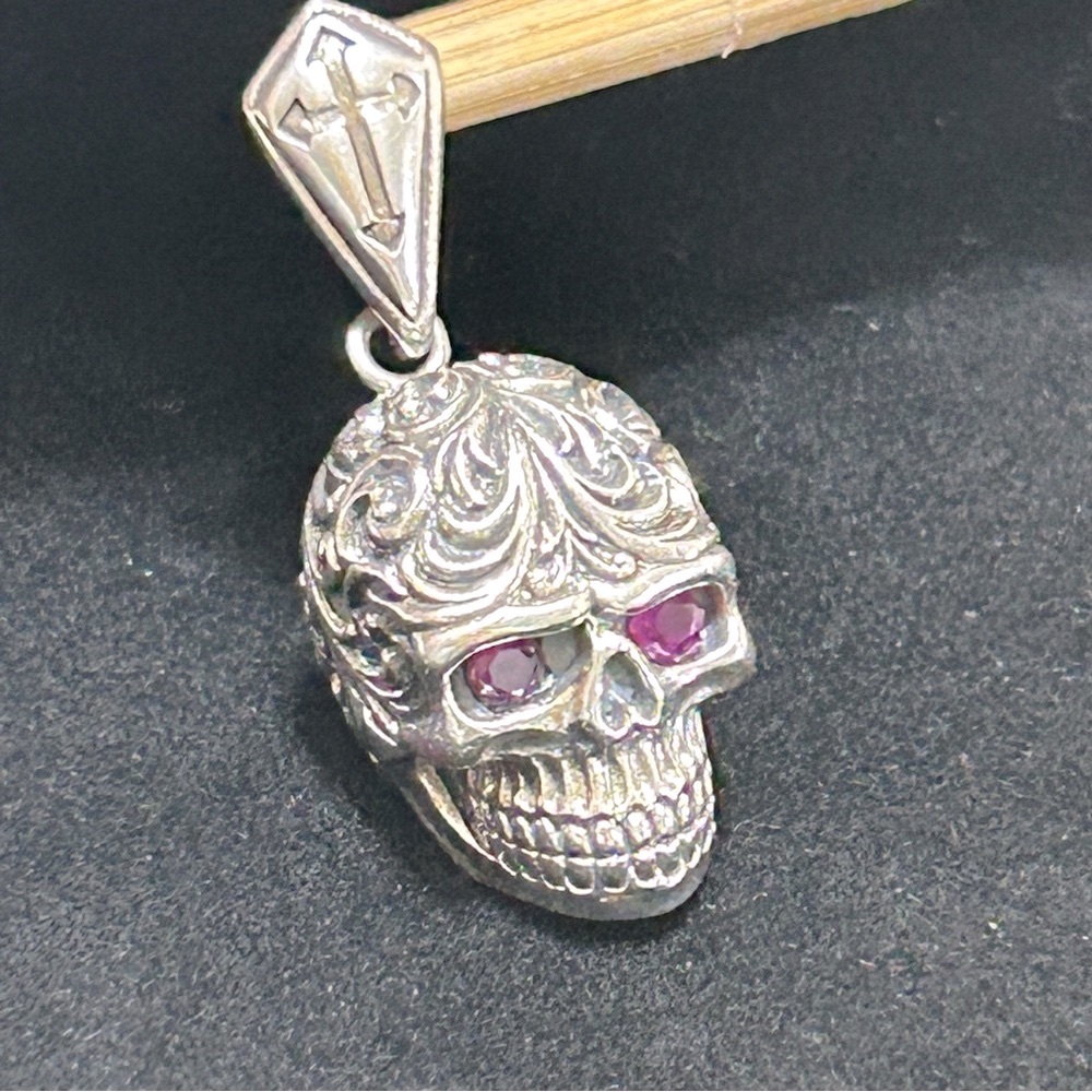 Skull with  rubies Sterling  Silver 925 pendant - Picture 9 of 10